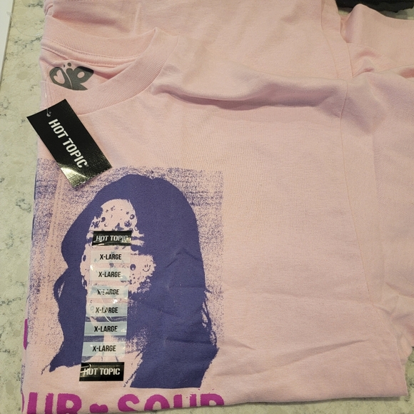 Olivia Rodrigo Sour Grid Boyfriend Fit Girls T-Shirt Hot Topic Size XL NWT! - Picture 7 of 7